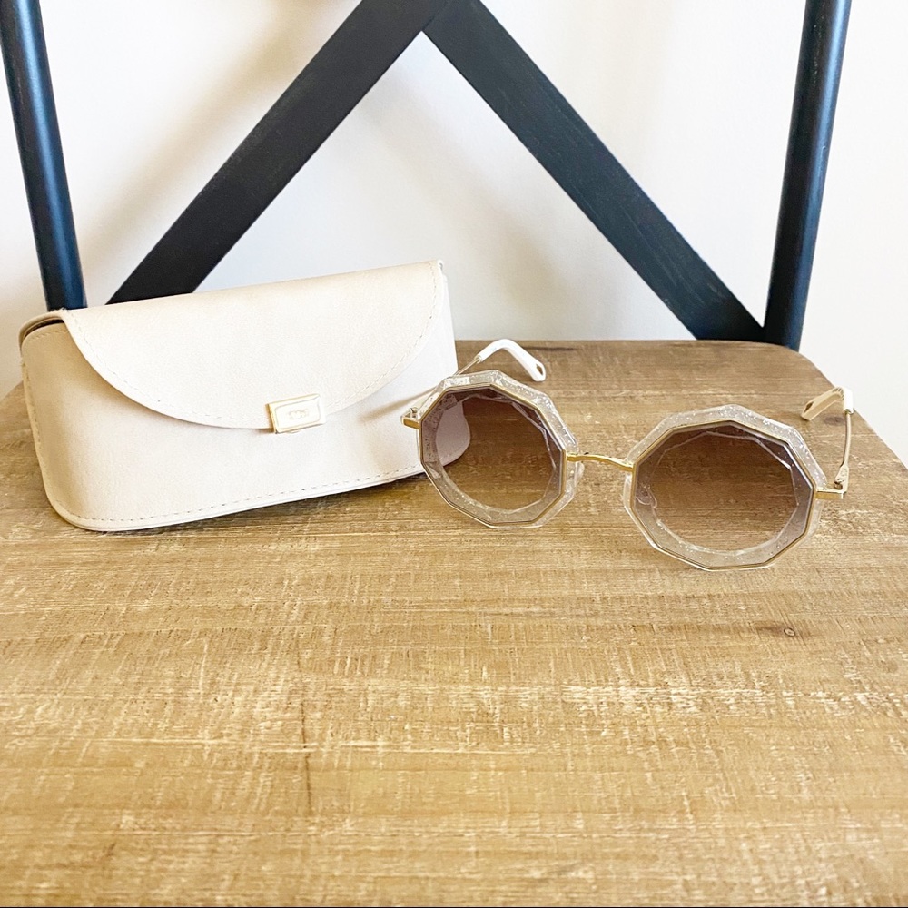 Chic Gold Sunglasses with Cream Case